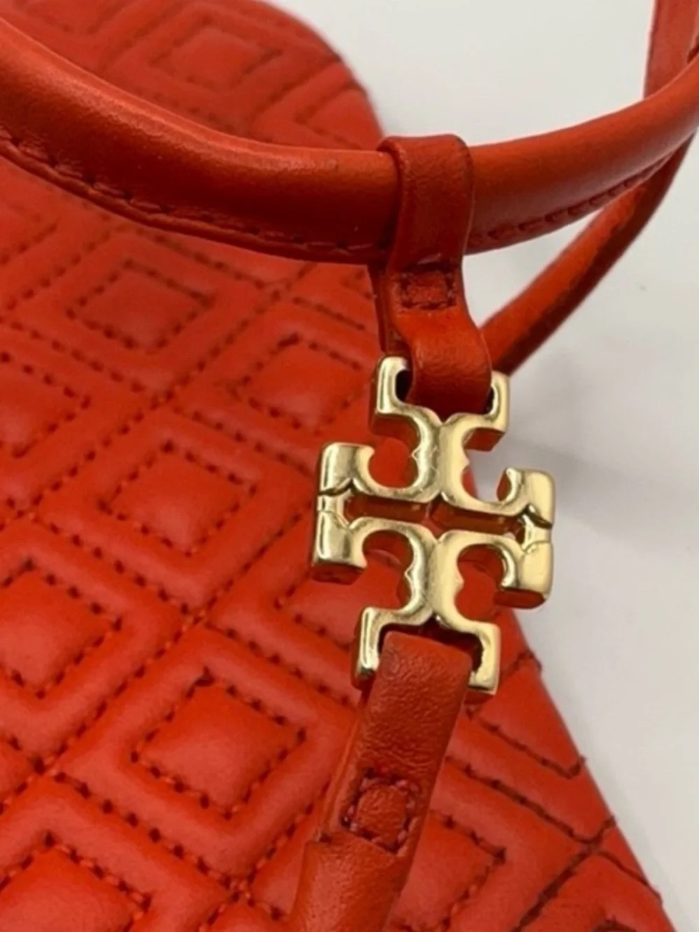 Tory Burch Coral Red Orange Quilted Logo T-Strap Sandals size Women’s 8